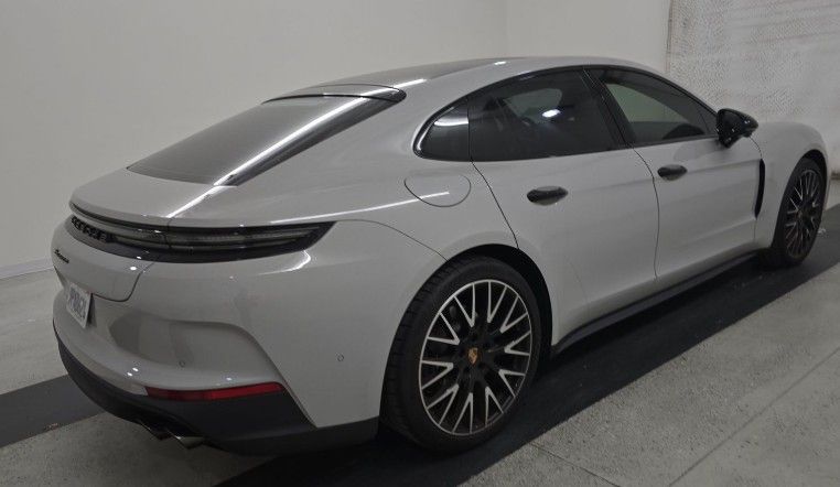 2025 Porsche Panamera 4 photo 2