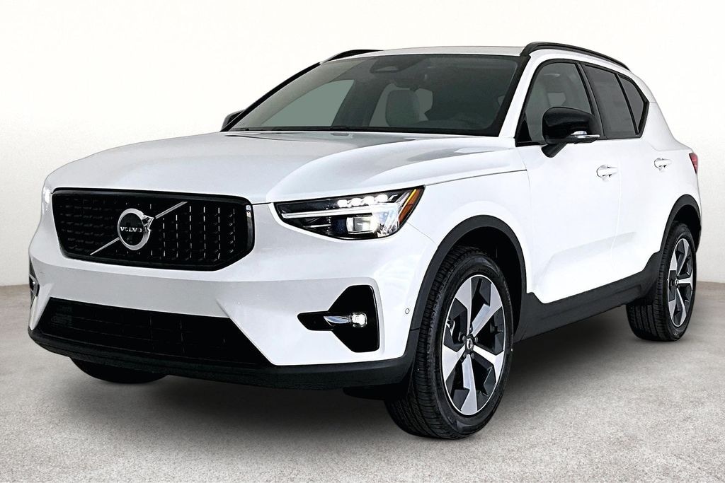 New 2026 Volvo XC40 B5 Plus SUV