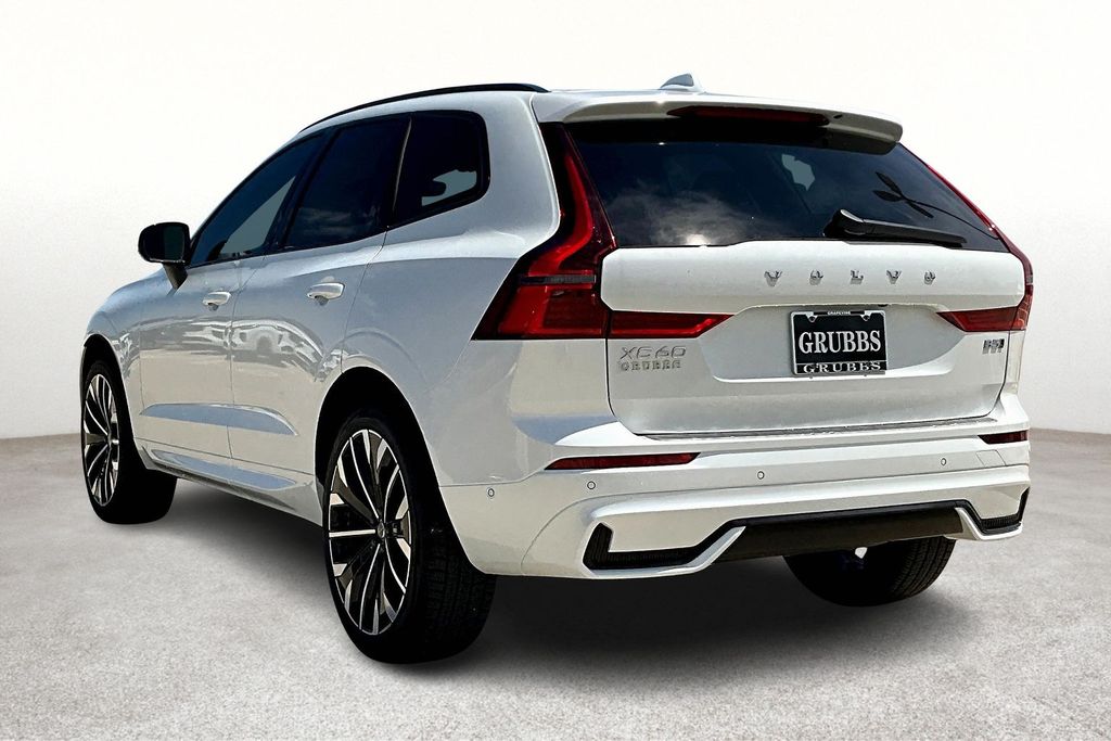 2026 Volvo XC60 B5 photo 2