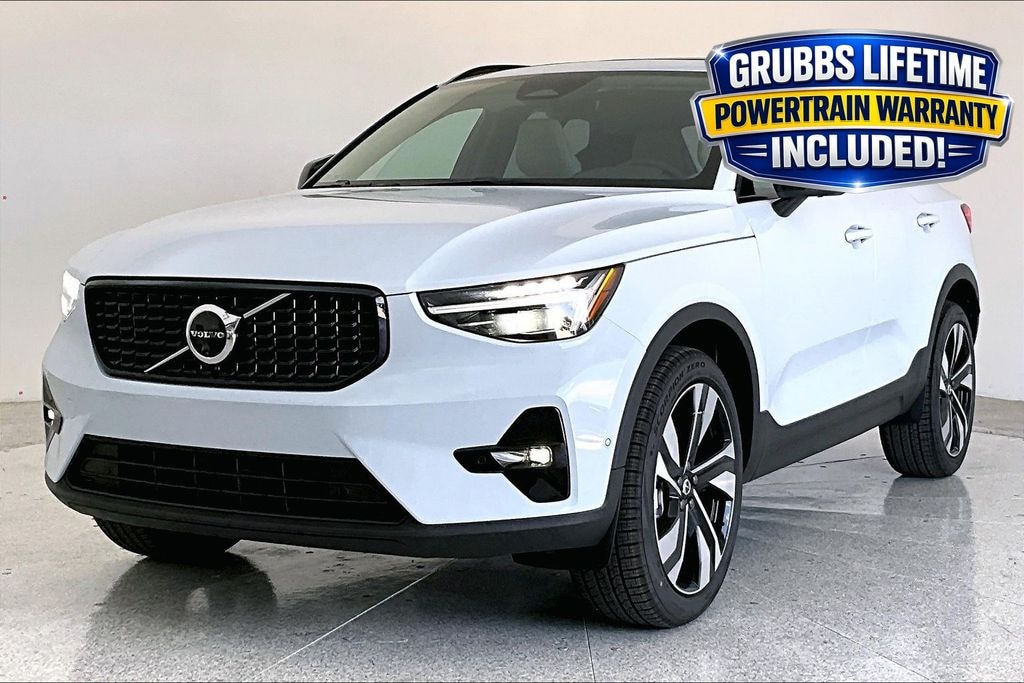New 2026 Volvo XC40 B5 Ultra SUV