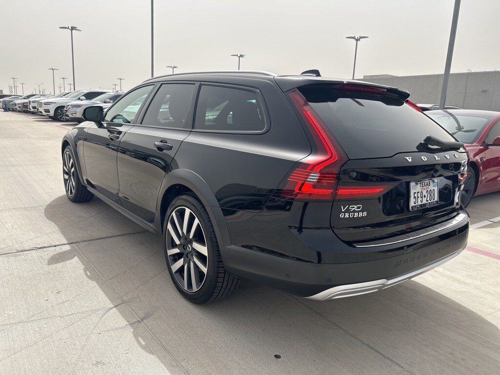 2025 Volvo V90 Cross Country B6 Plus photo 3
