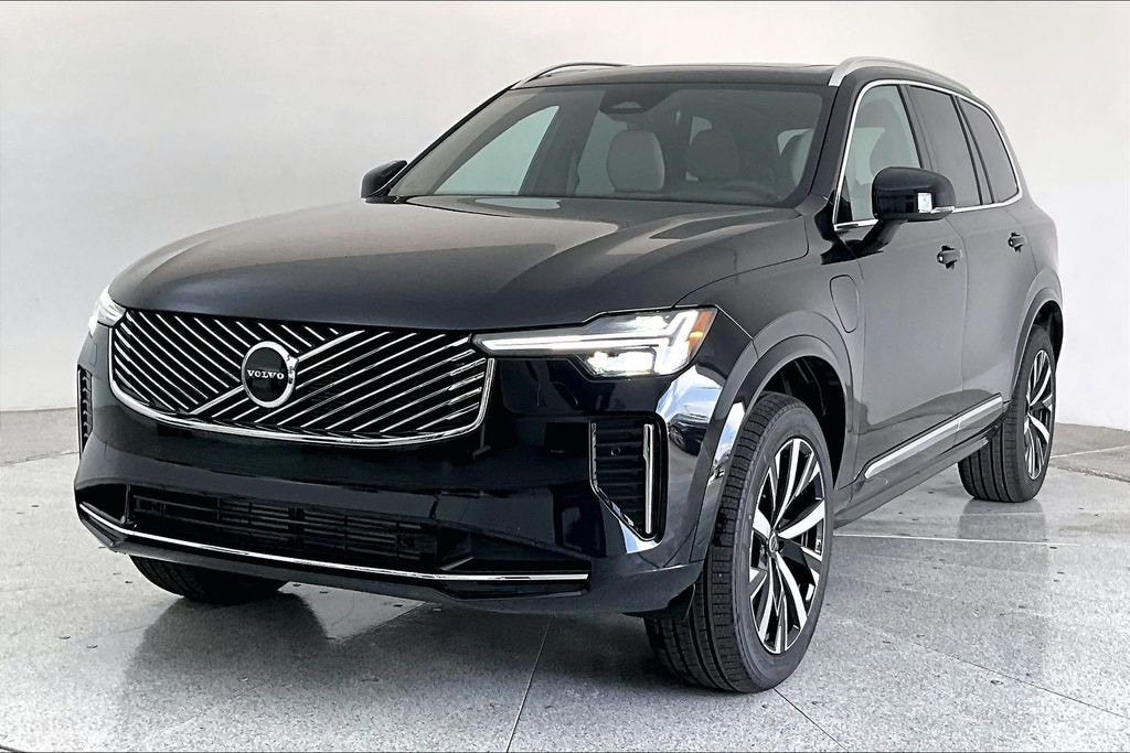 New 2026 Volvo XC90 plug-in hybrid T8 Core SUV