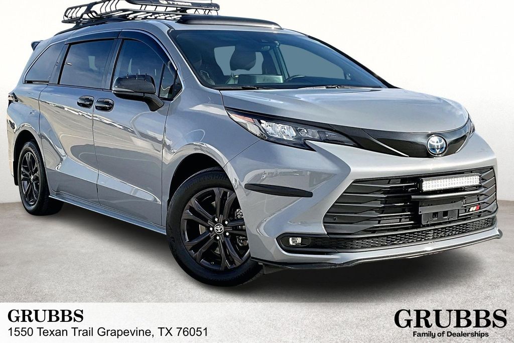 2024 Toyota Sienna Woodland Edition's photo