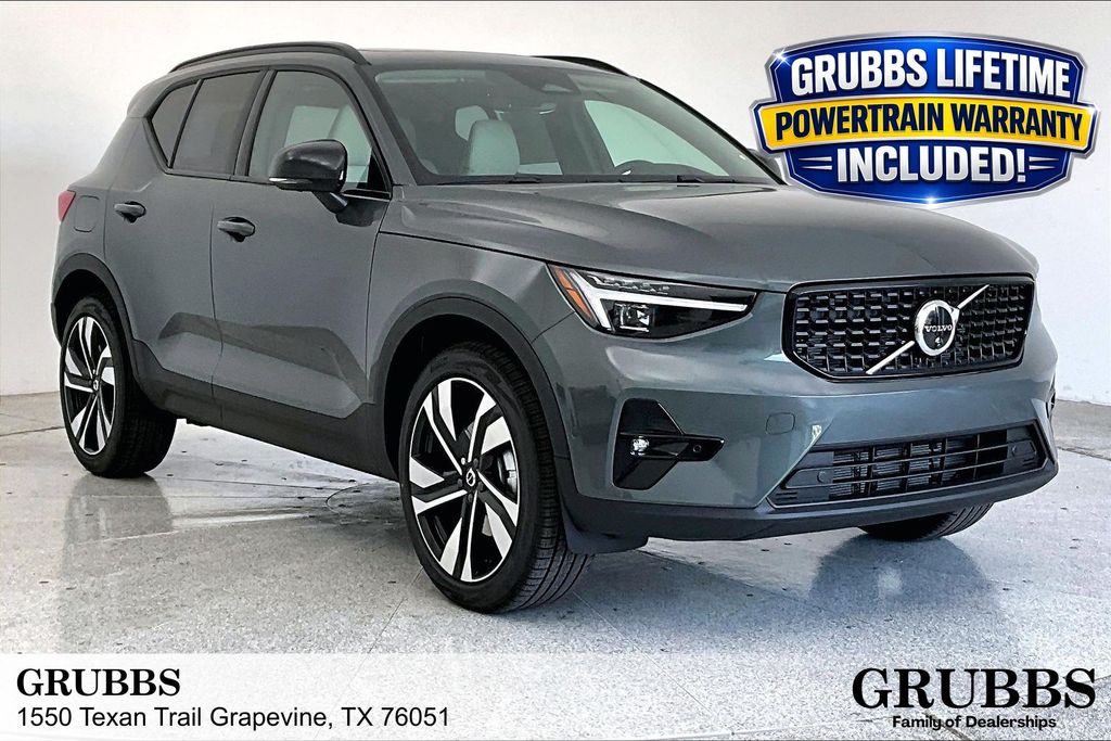 2026 Volvo XC40 B5 Ultra Dark AWD's photo