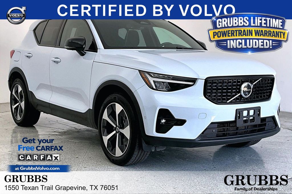 2025 Volvo XC40 B5 Plus Dark AWD's photo