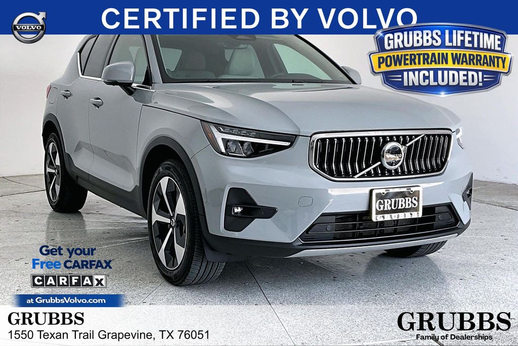 2024 Volvo XC40 B5 Plus Bright AWD's photo