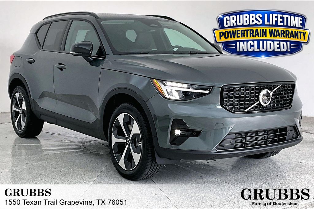 2026 Volvo XC40 B5 Plus Dark AWD's photo