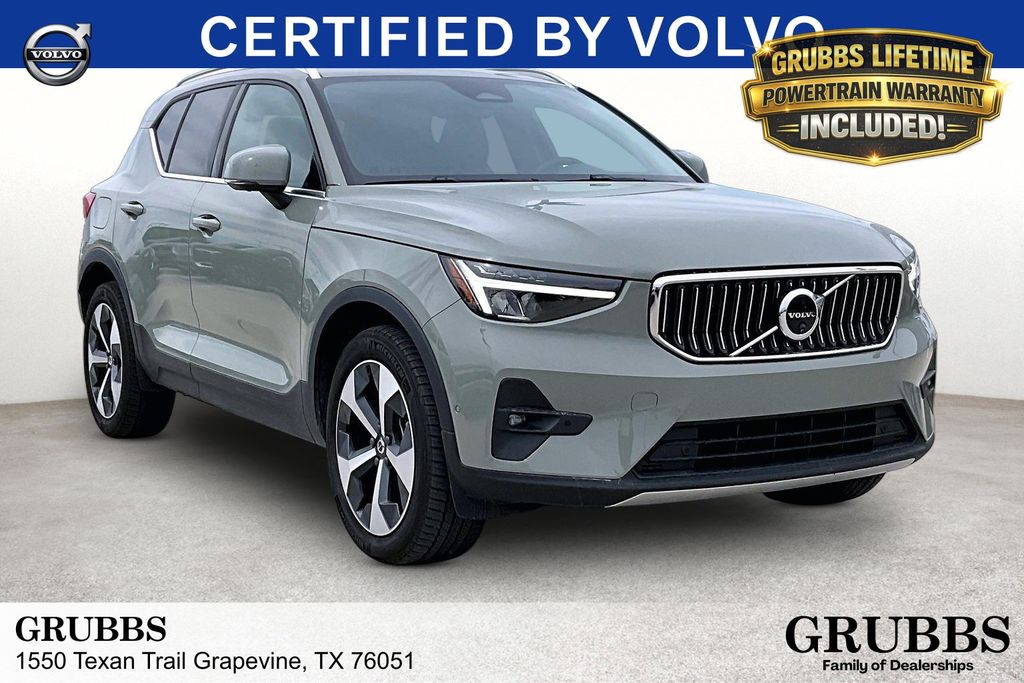 2025 Volvo XC40 B5 Plus Bright AWD's photo