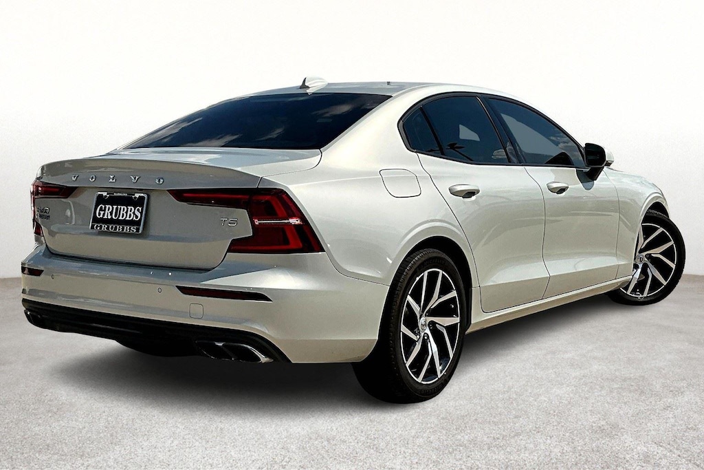 Used 2020 Volvo S60 Momentum Sedan