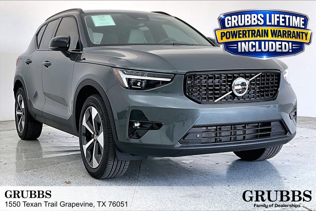 2026 Volvo XC40 B5 Plus Dark AWD's photo