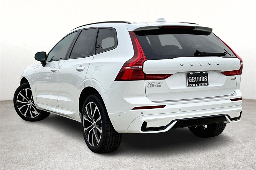 2025 Volvo XC60 B5 Plus photo 3