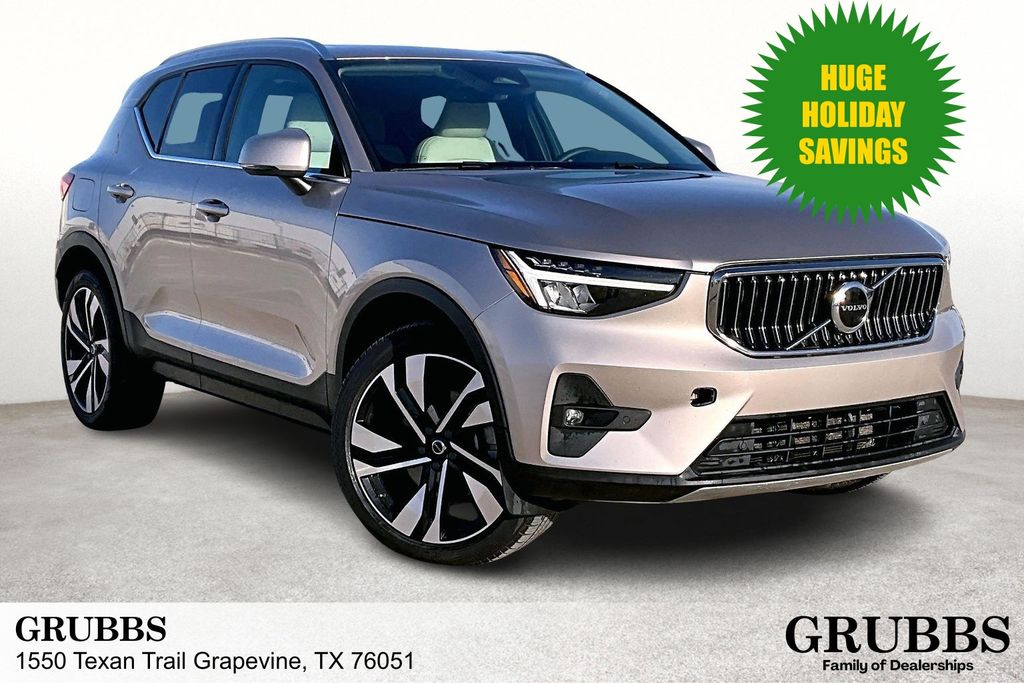 2023 Volvo XC40 Plus's photo