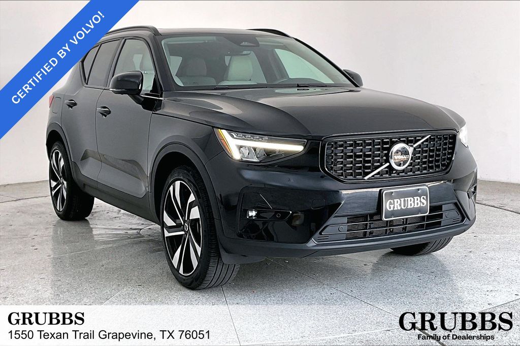 Used 2024 Volvo XC40 B5 Plus Dark Theme