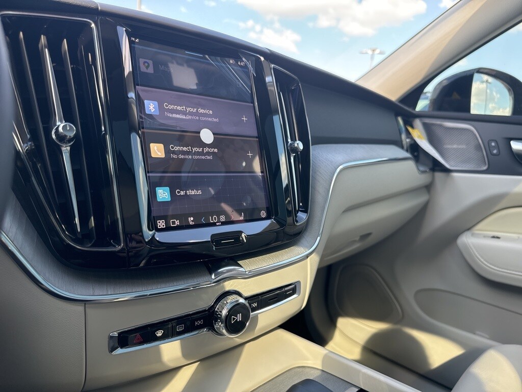 2025 Volvo XC60 Hybrid T8 Plus photo 4