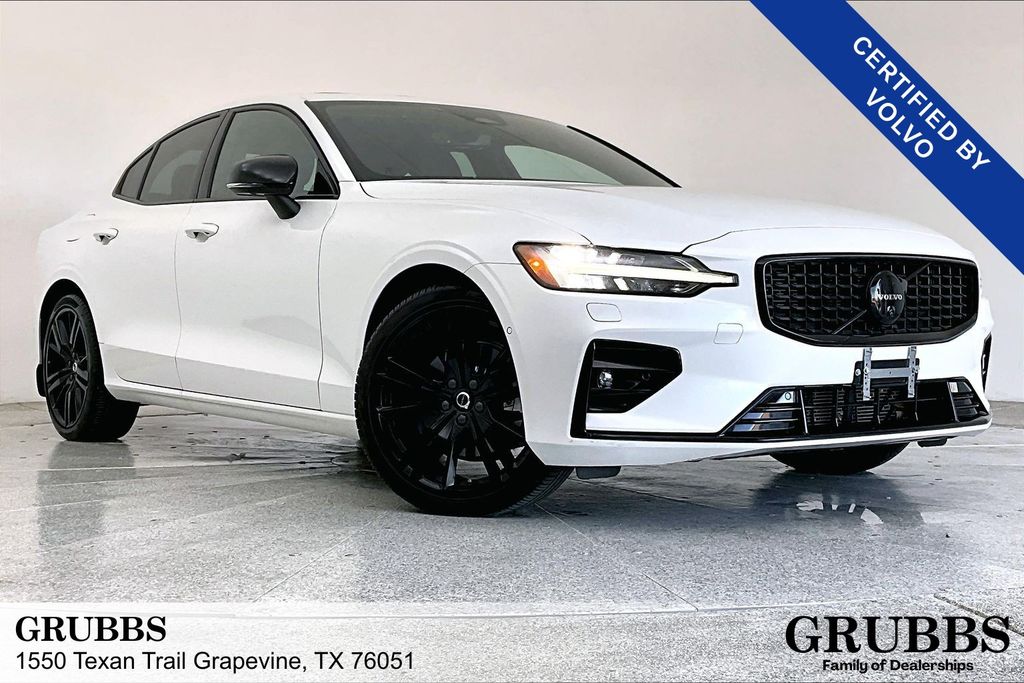 2023 Volvo S60 Plus's photo