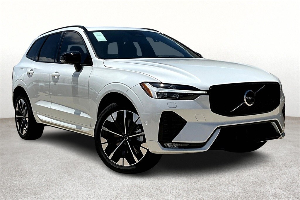 2026 Volvo XC60 B5 Plus photo 2