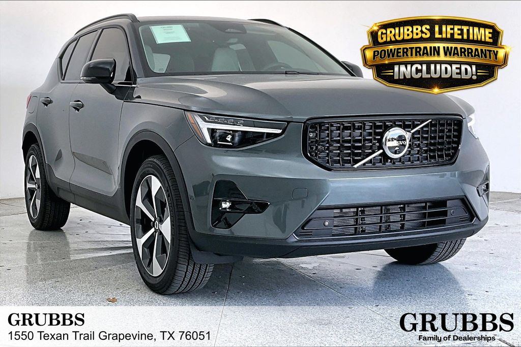 2026 Volvo XC40 B5 Plus Dark AWD's photo