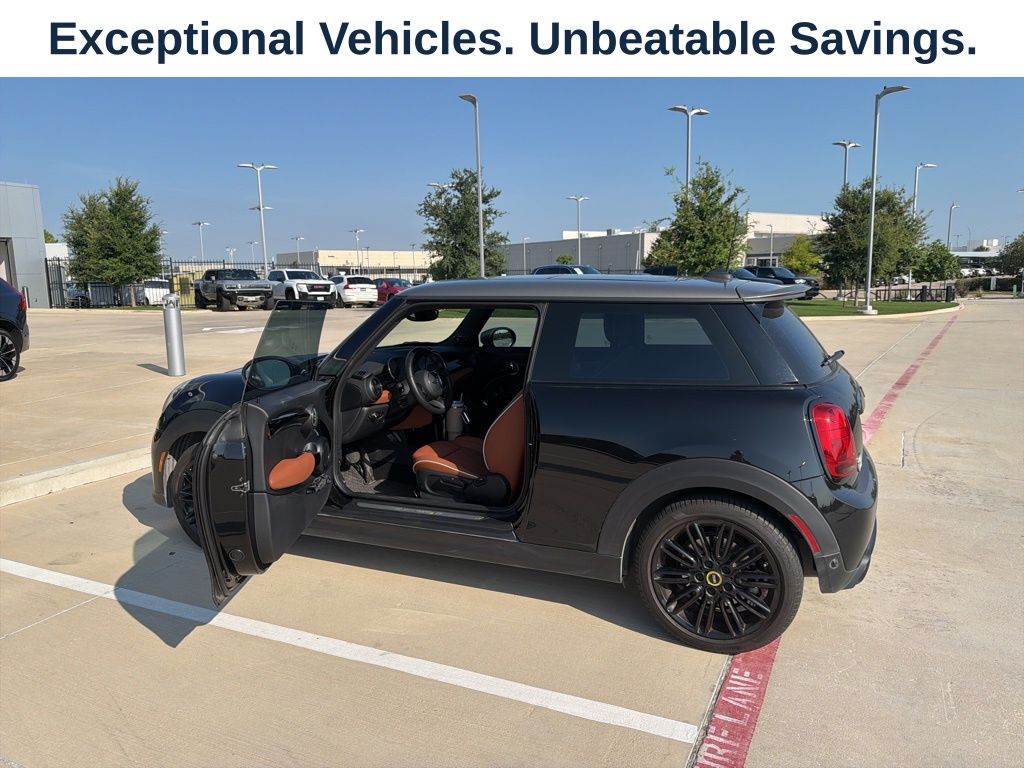 2024 MINI Hardtop Cooper SE's photo
