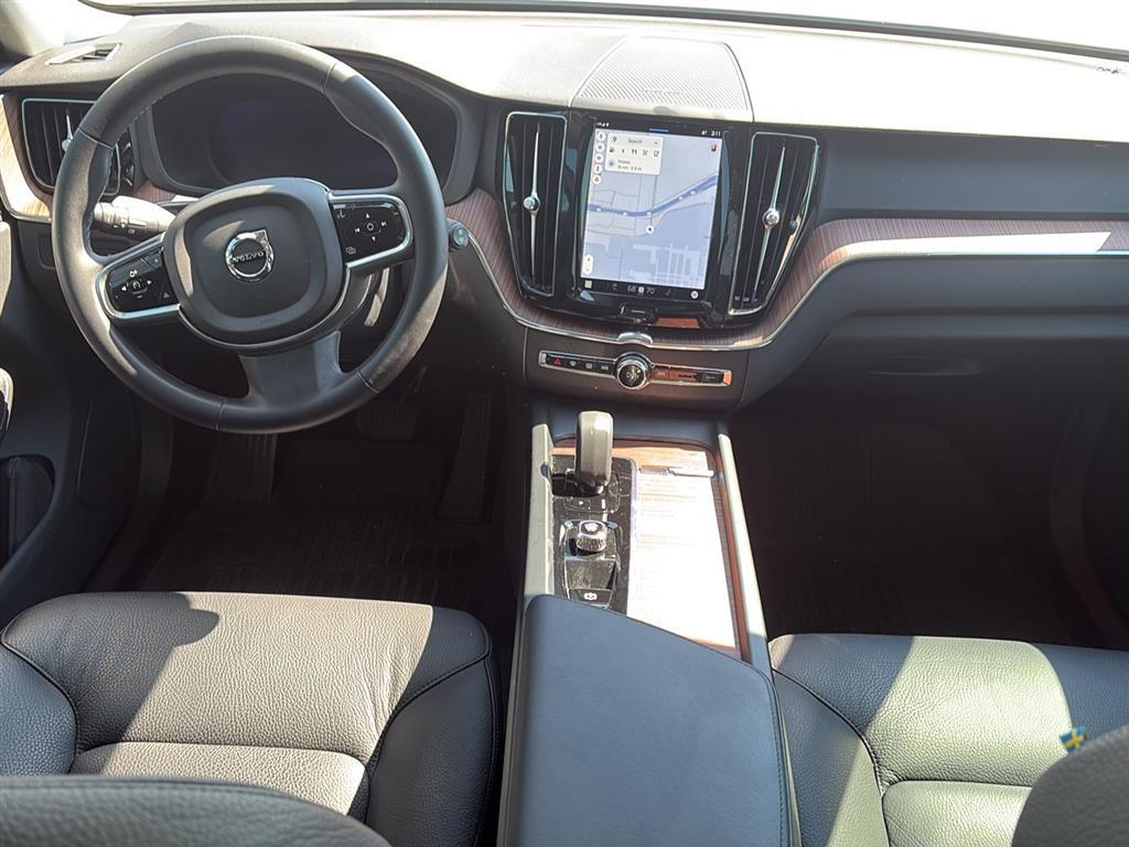 2024 Volvo XC60 Recharge Hybrid Plus photo 2