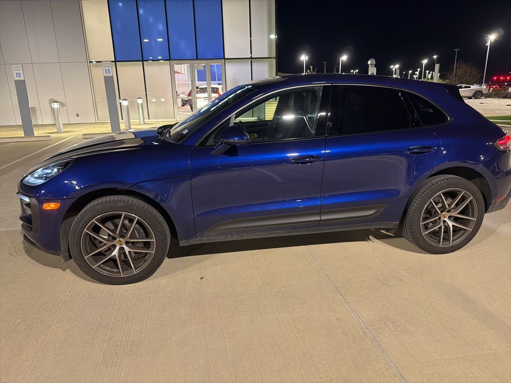 2023 Porsche Macan Base photo 2