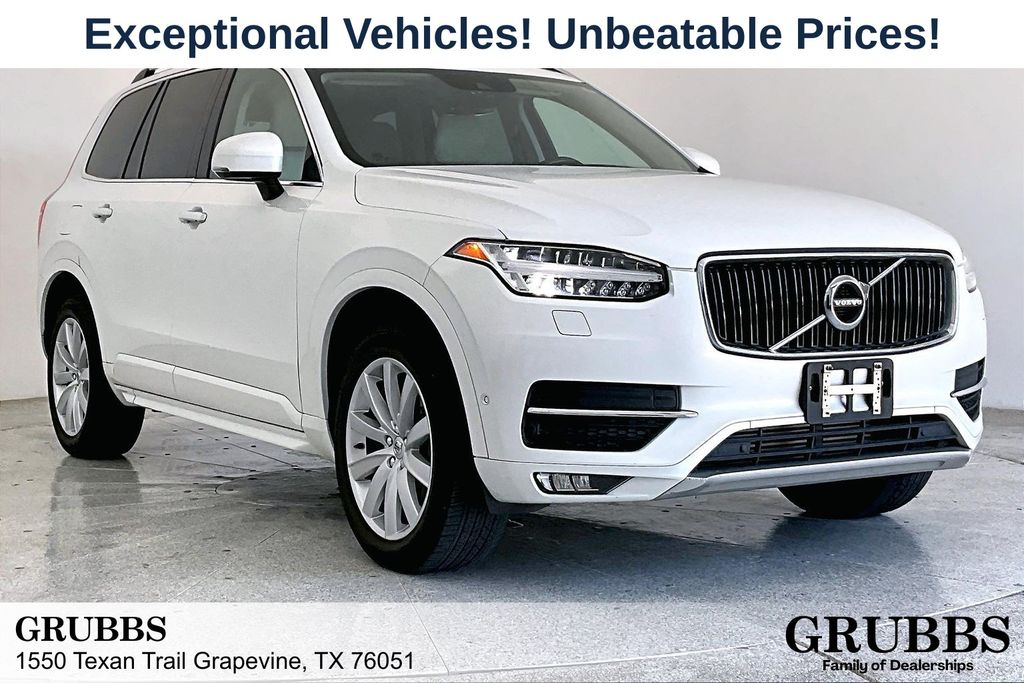 2016 Volvo XC90 T6 AWD Momentum's photo