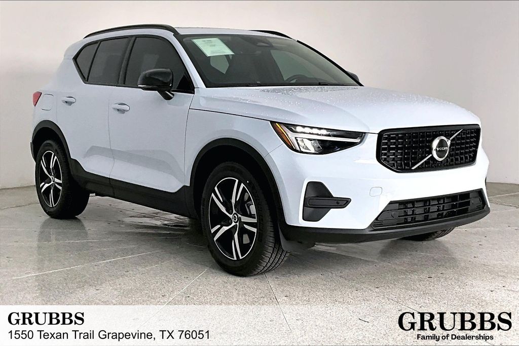 New 2026 Volvo XC40 B5 Core