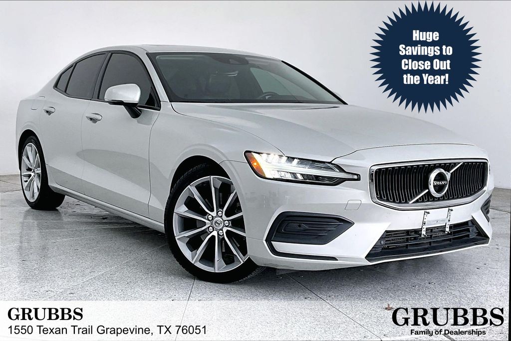 2019 Volvo S60 Momentum's photo