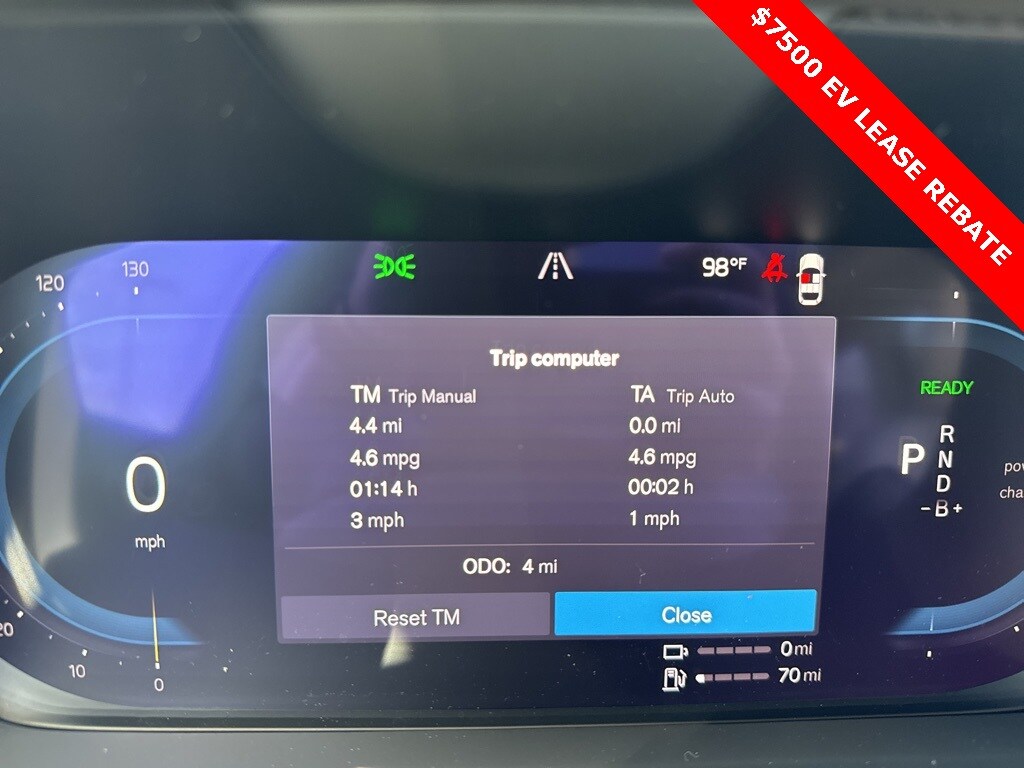 2025 Volvo XC60 T8 Core photo 3
