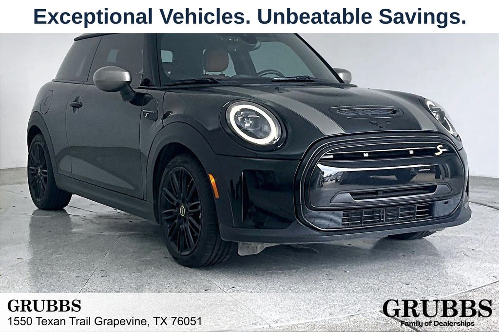 2024 MINI Hardtop Cooper SE's photo