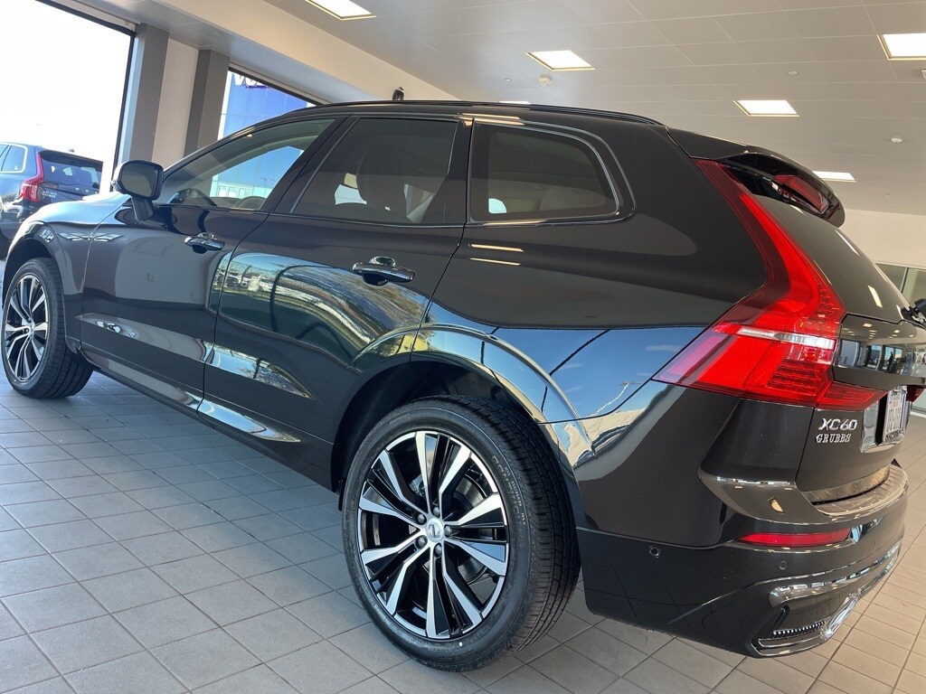 2025 Volvo XC60 B5 Plus photo 4