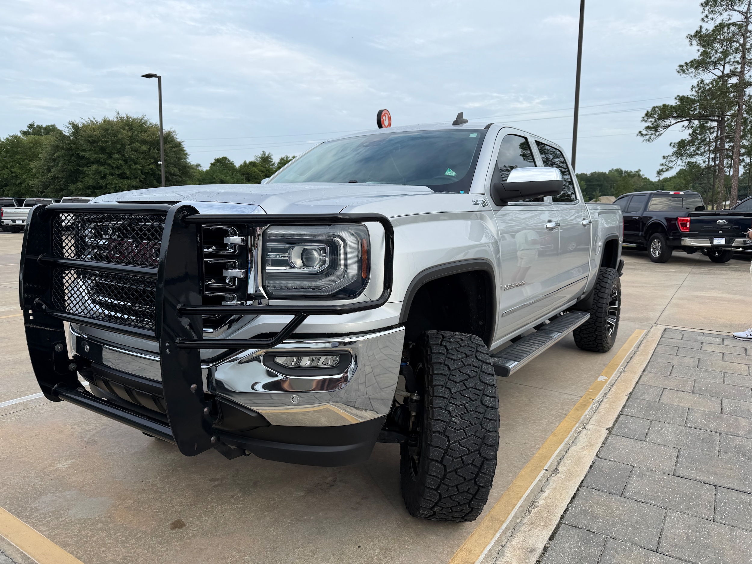 2018 GMC Sierra 4WD Crew Cab Short Box SLT's photo