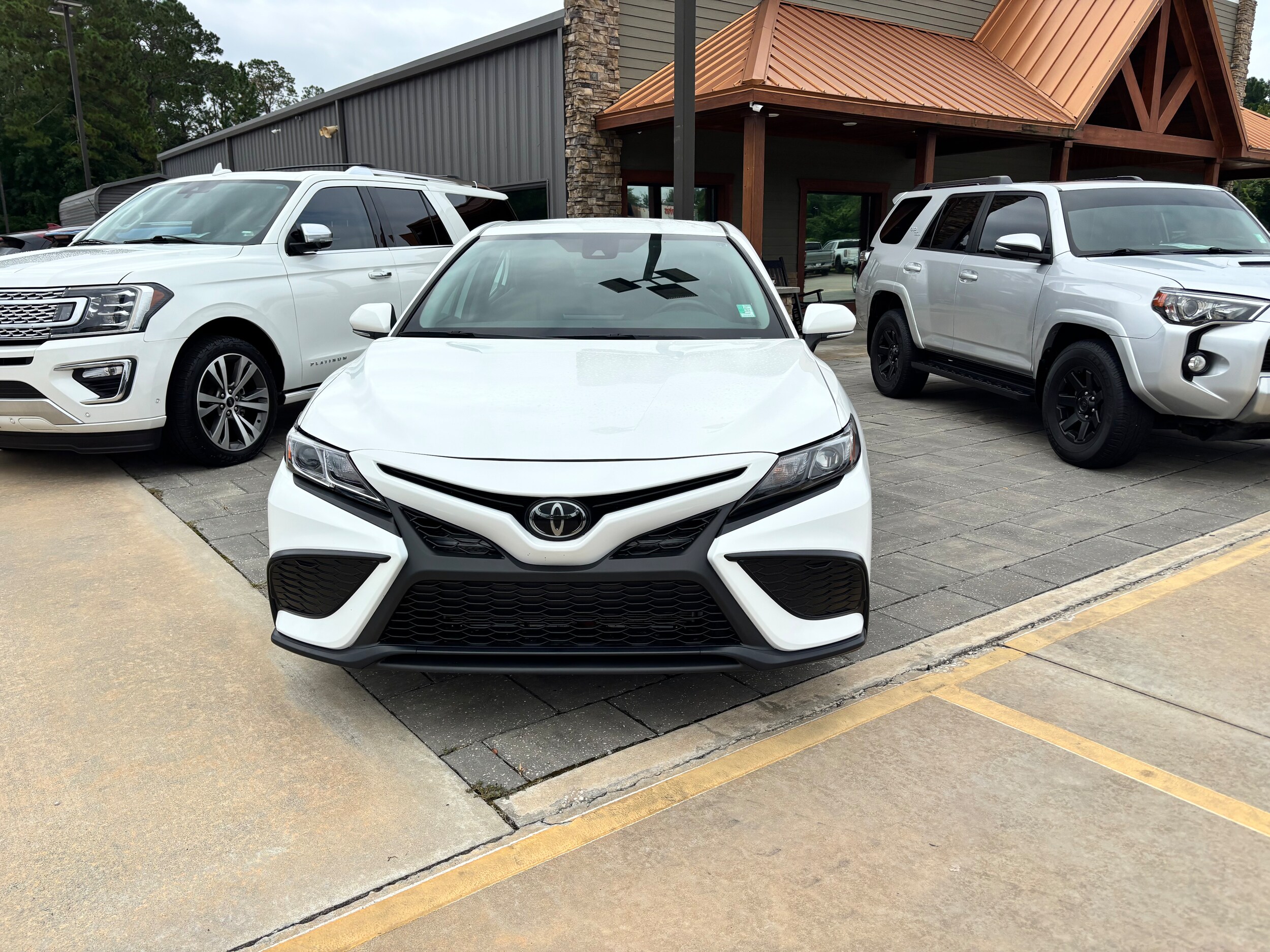 2023 Toyota Camry SE photo 2