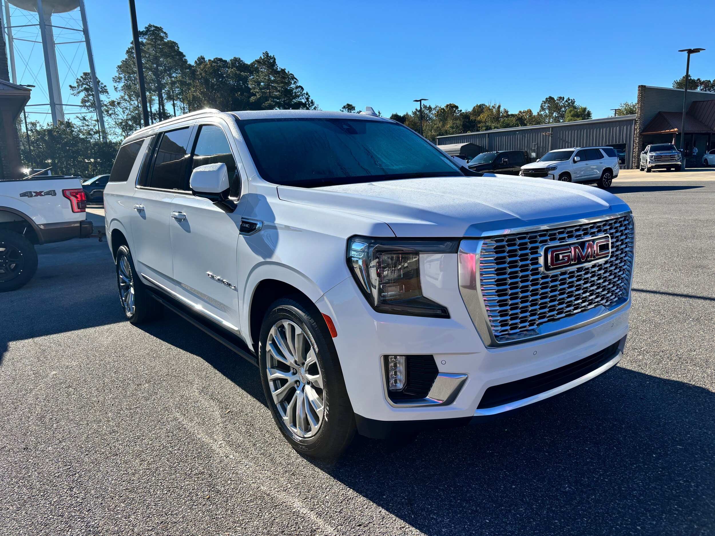 2021 Gmc Yukon XL Denali photo 3