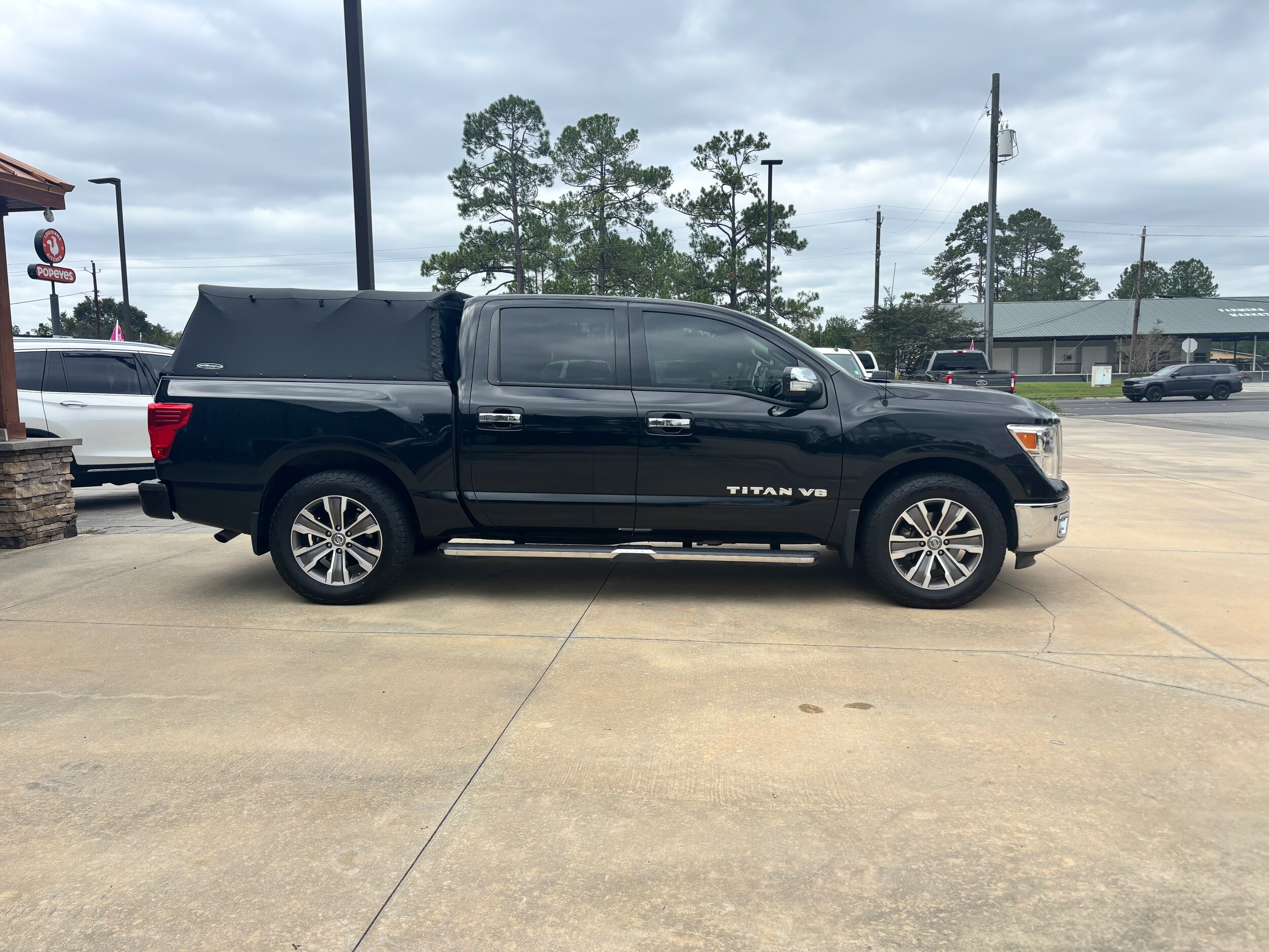 2019 Nissan Titan SL photo 4