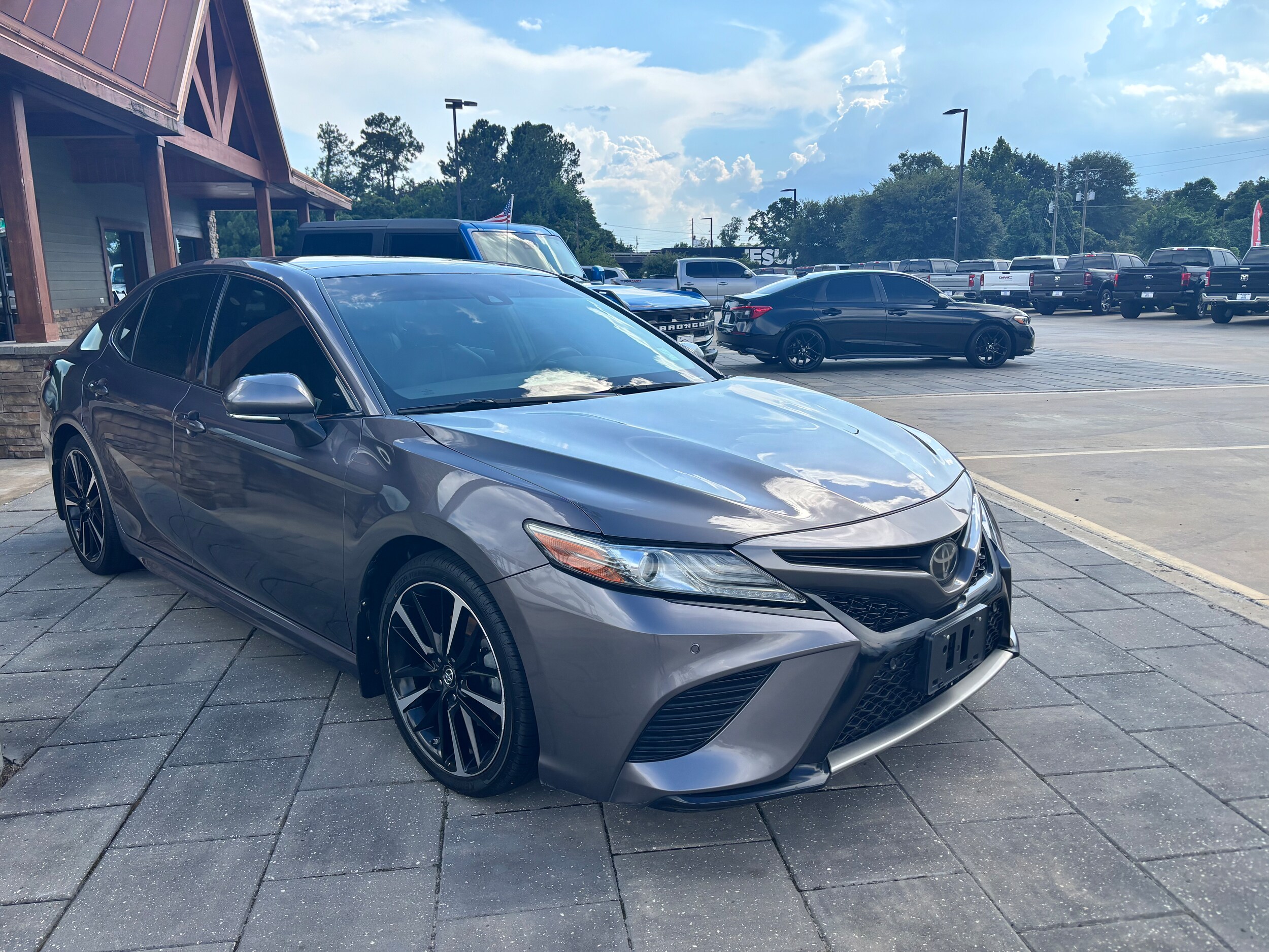 2018 Toyota Camry XSE photo 3