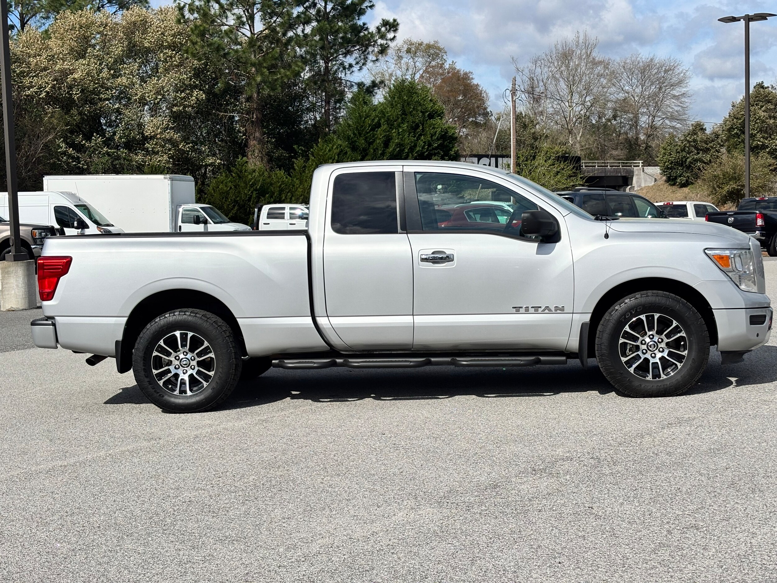 2021 Nissan Titan S photo 2