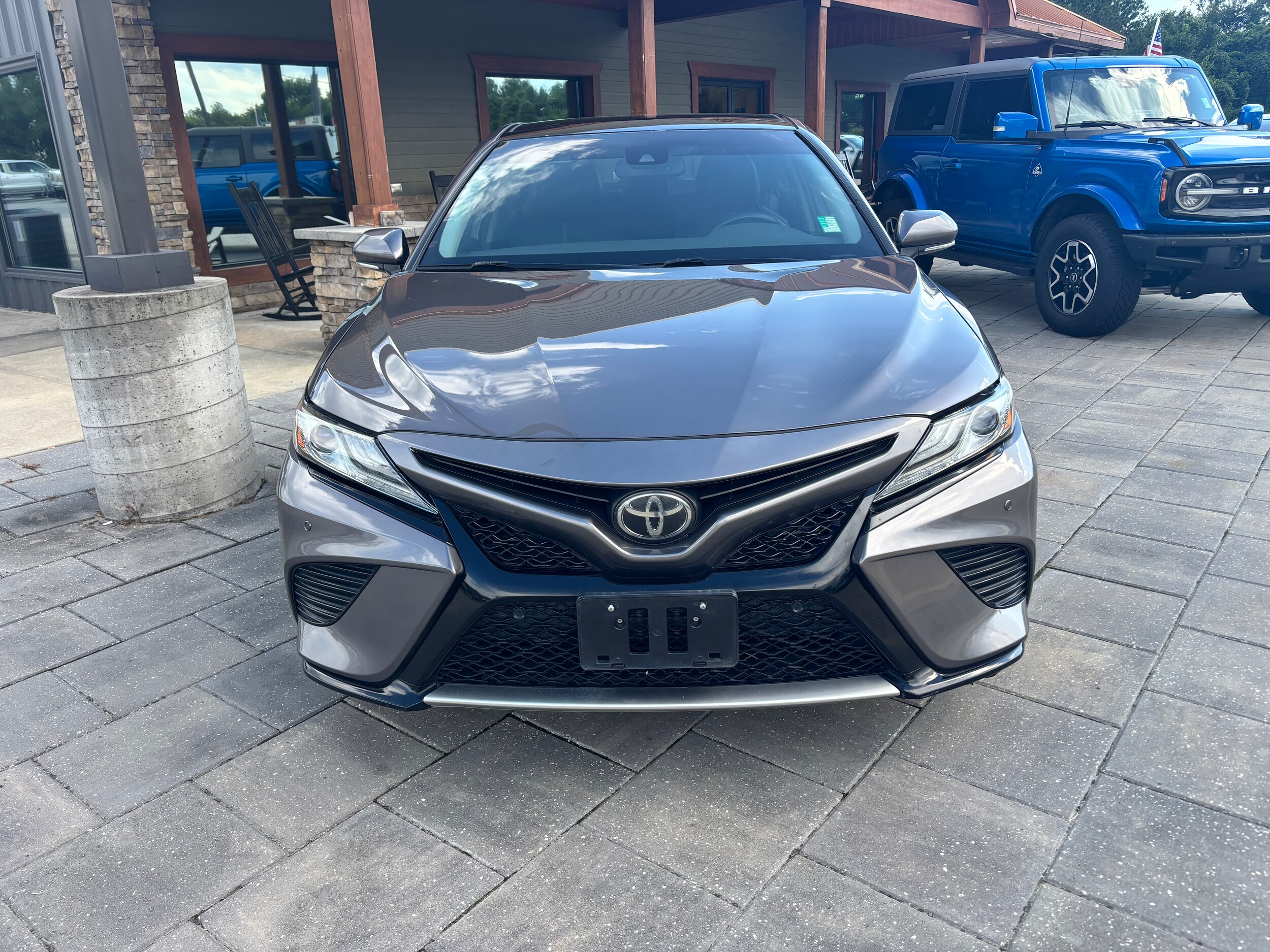 2018 Toyota Camry XSE photo 2