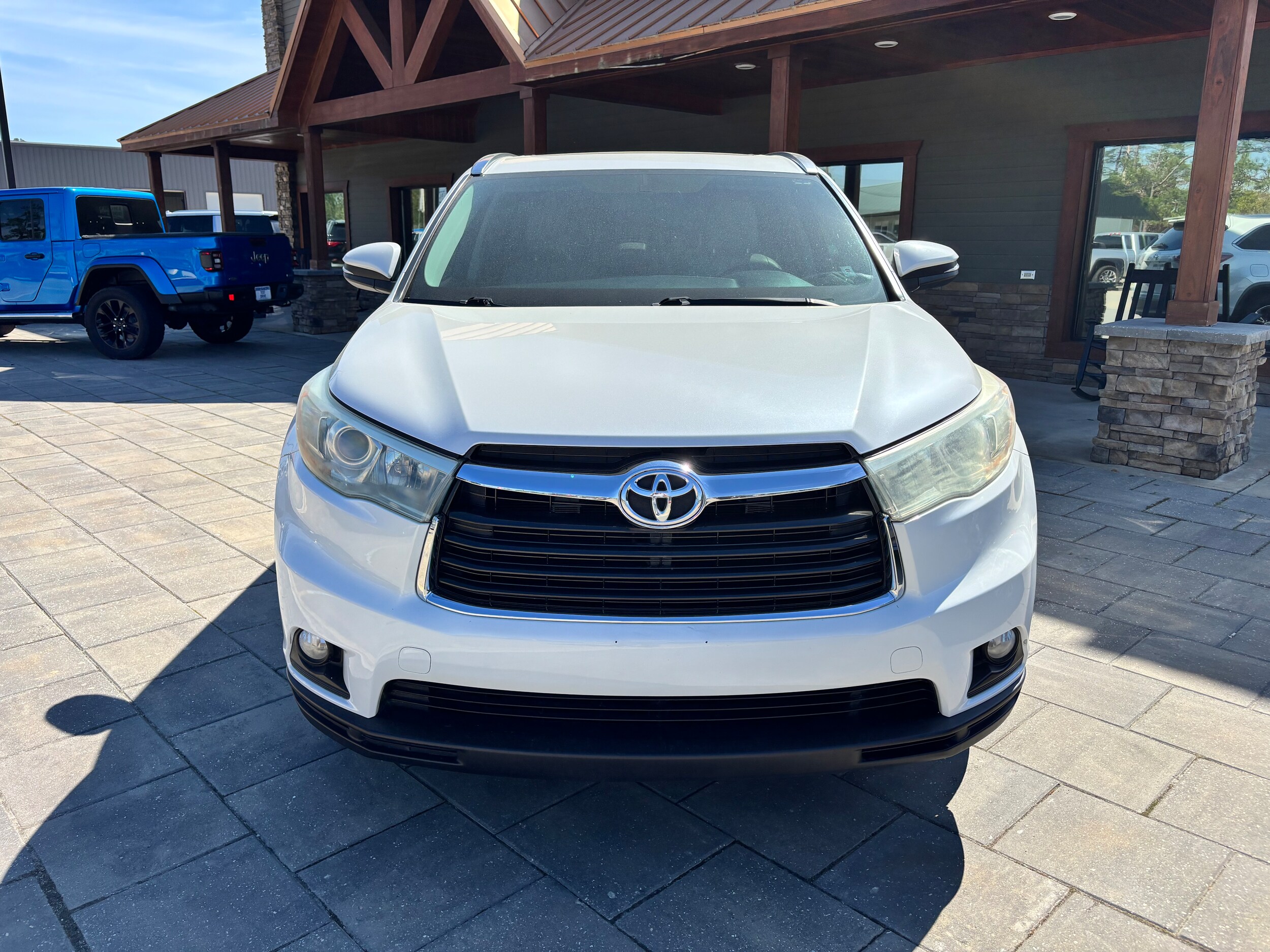 2016 Toyota Highlander XLE photo 2