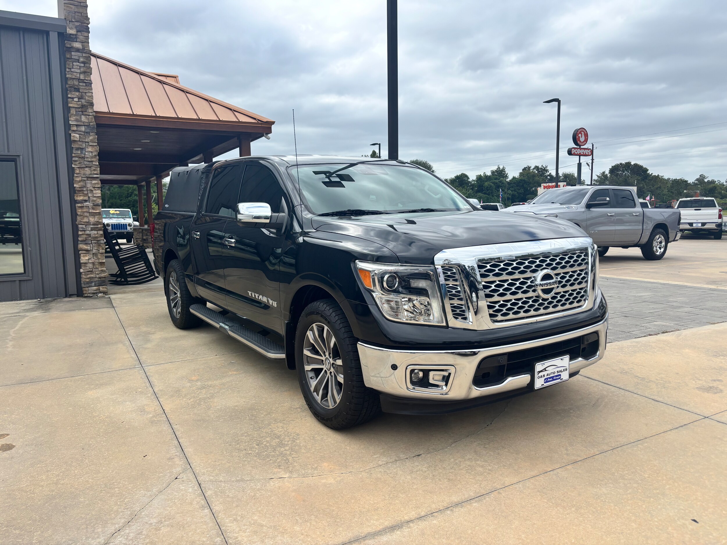 2019 Nissan Titan SL photo 3