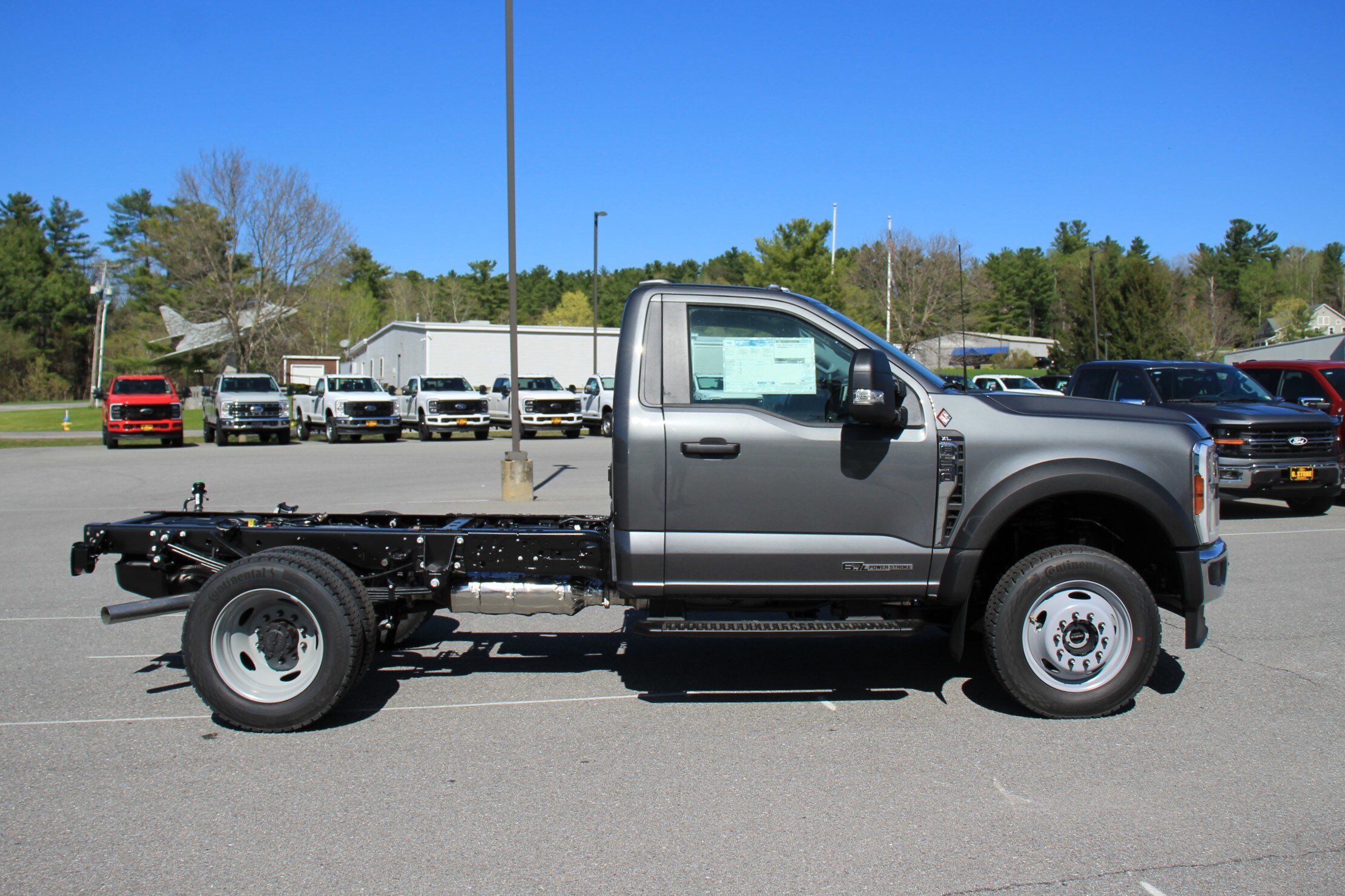 2025 Ford F-550 XL photo 3