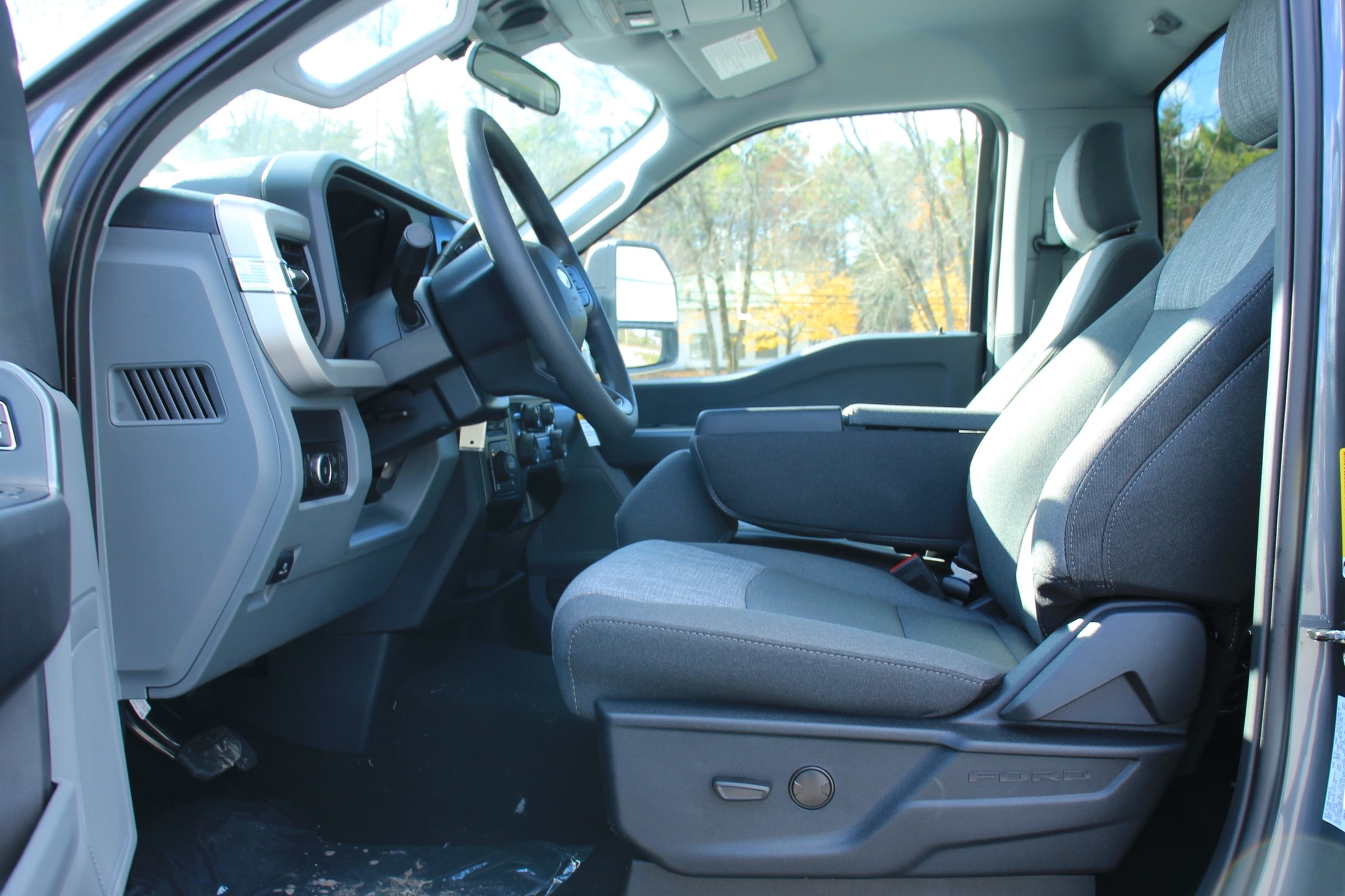 2026 Ford F-350 Super Duty XLT - Photo 9