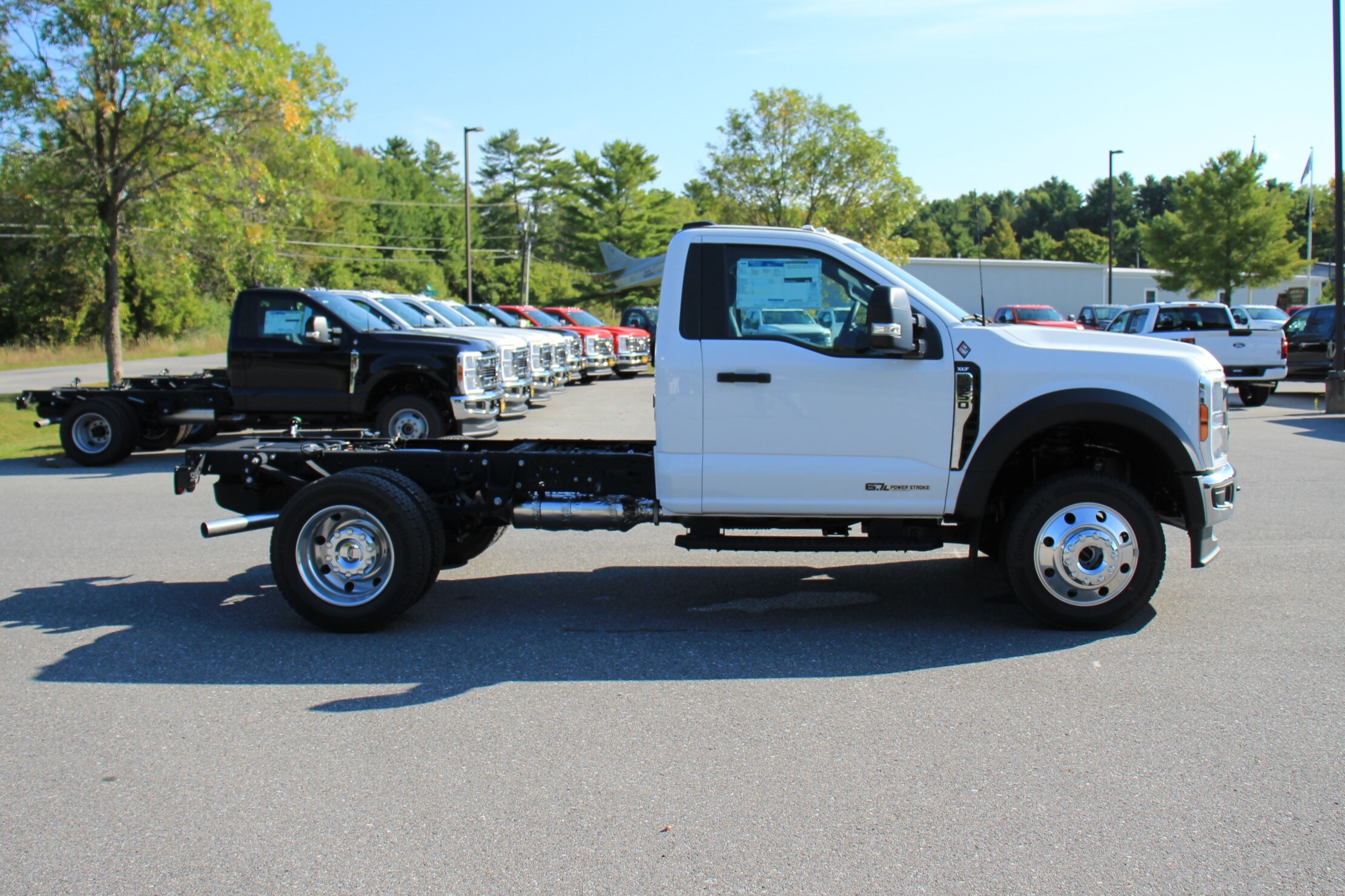 2025 Ford F-550 XLT photo 4