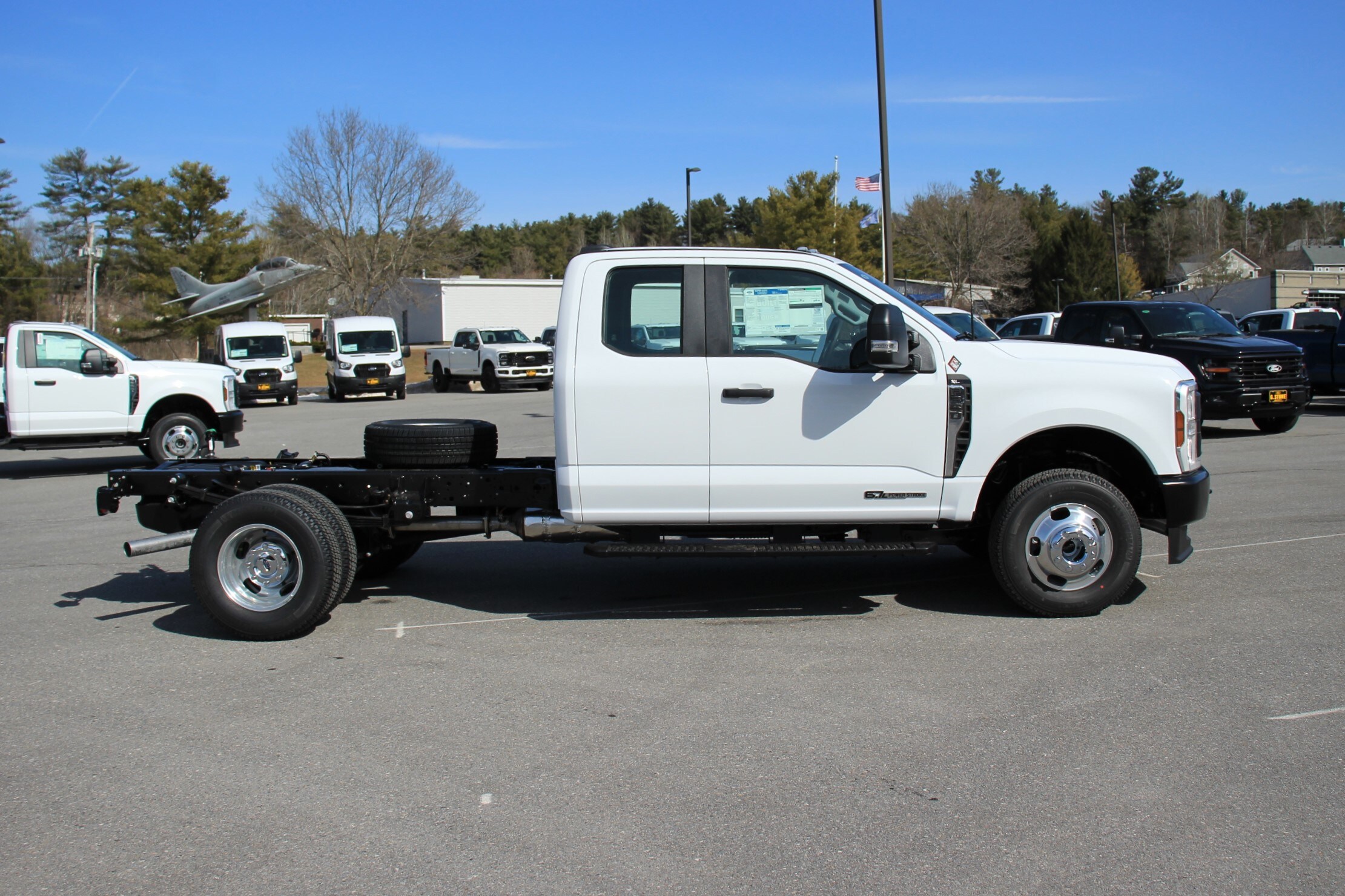 2025 Ford F-350 XL photo 3