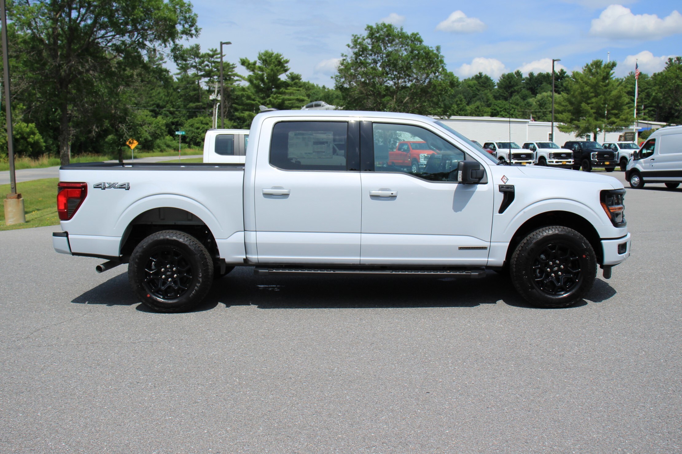2025 Ford F-150 XLT photo 2