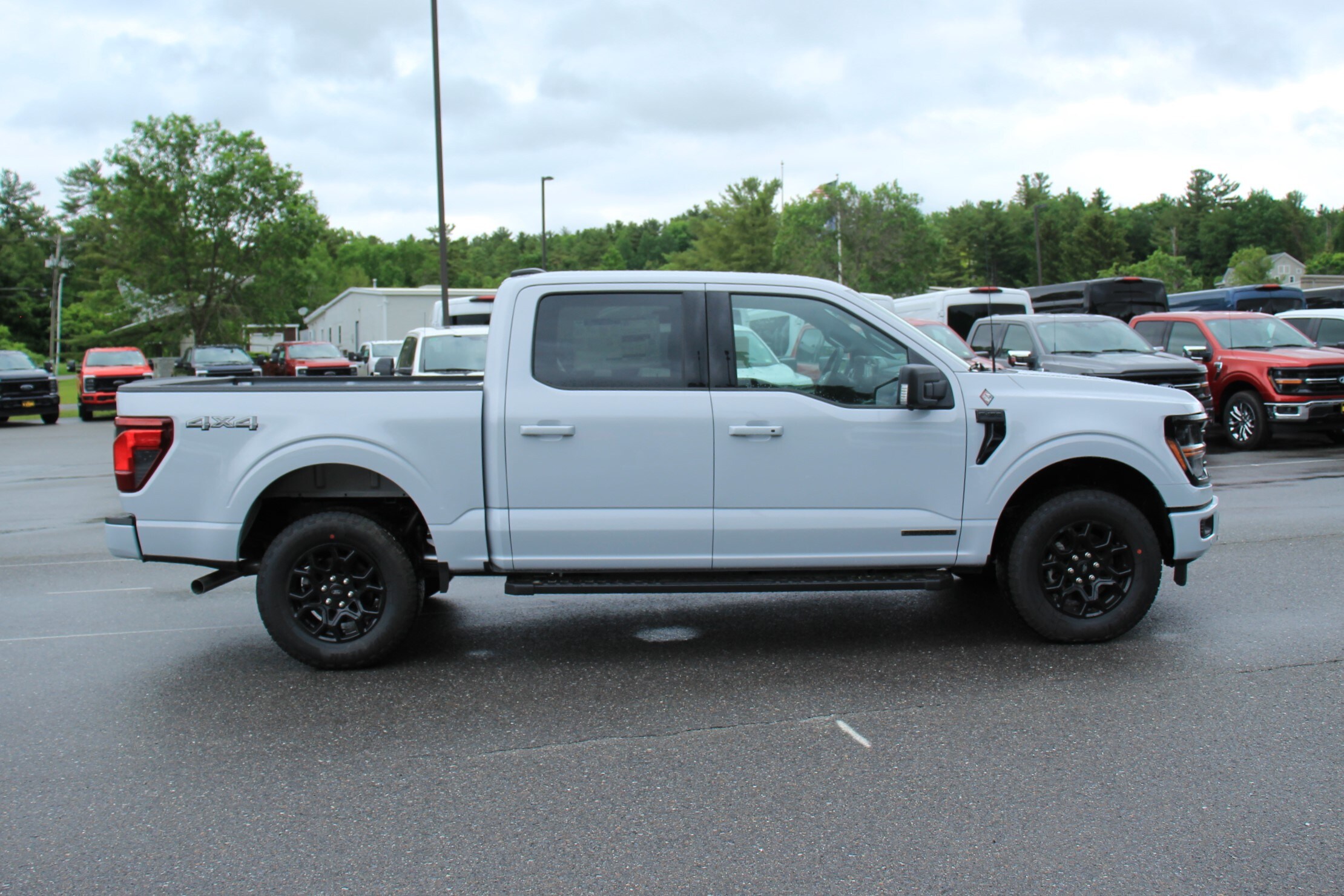 2025 Ford F-150 XLT photo 4