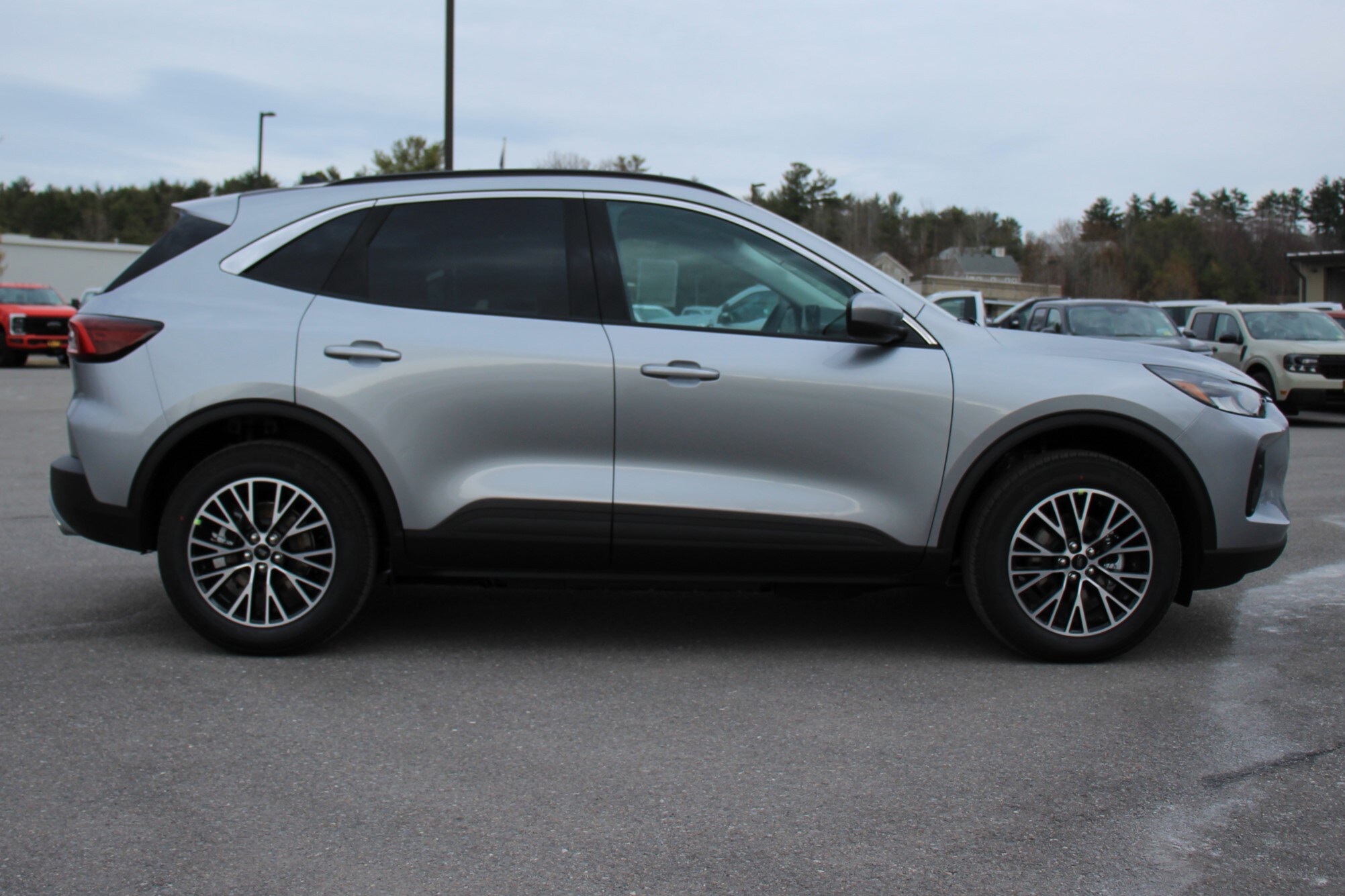 2024 Ford Escape Plug-In Hybrid photo 2