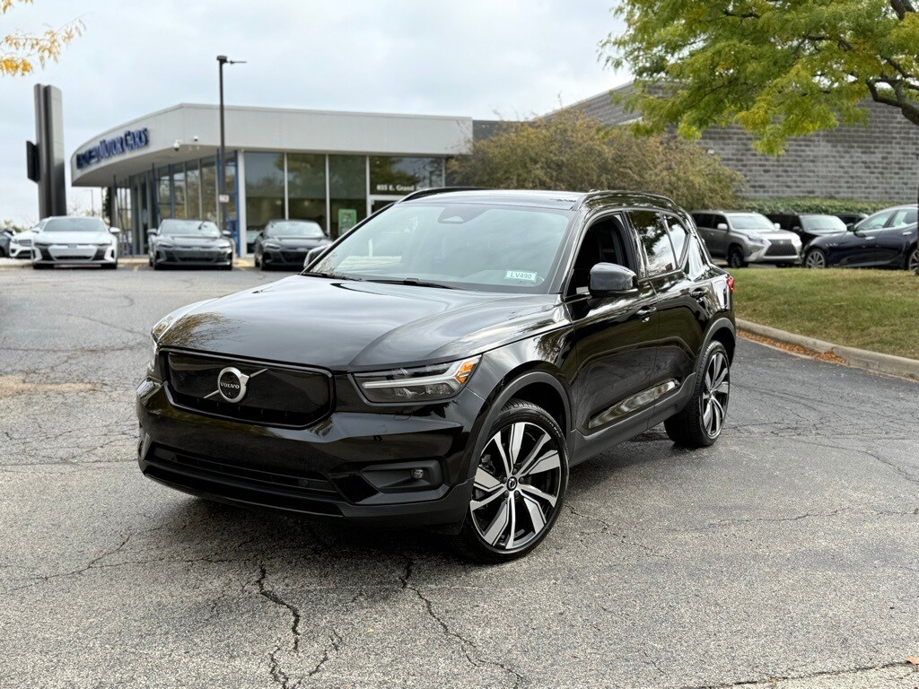 2021 Volvo XC40 Recharge P8 photo 2
