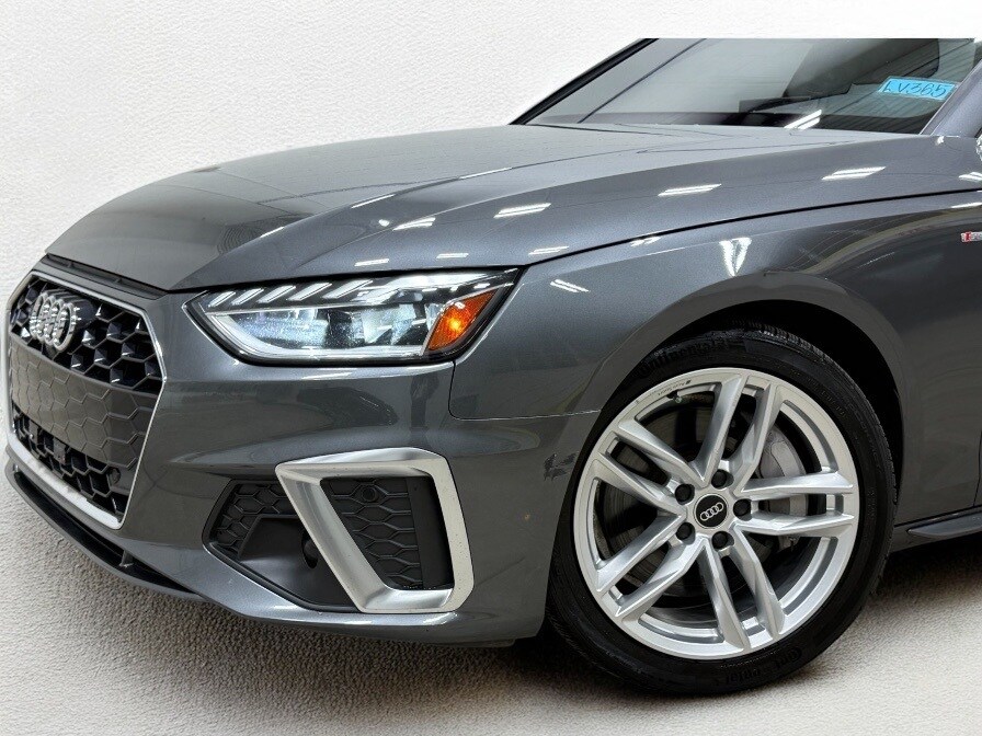 2022 Audi A4 45 S line Premium Plus photo 2