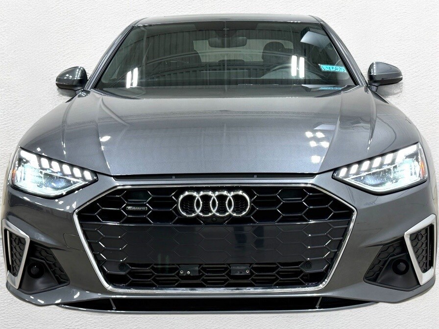 2022 Audi A4 45 S line Premium Plus photo 4