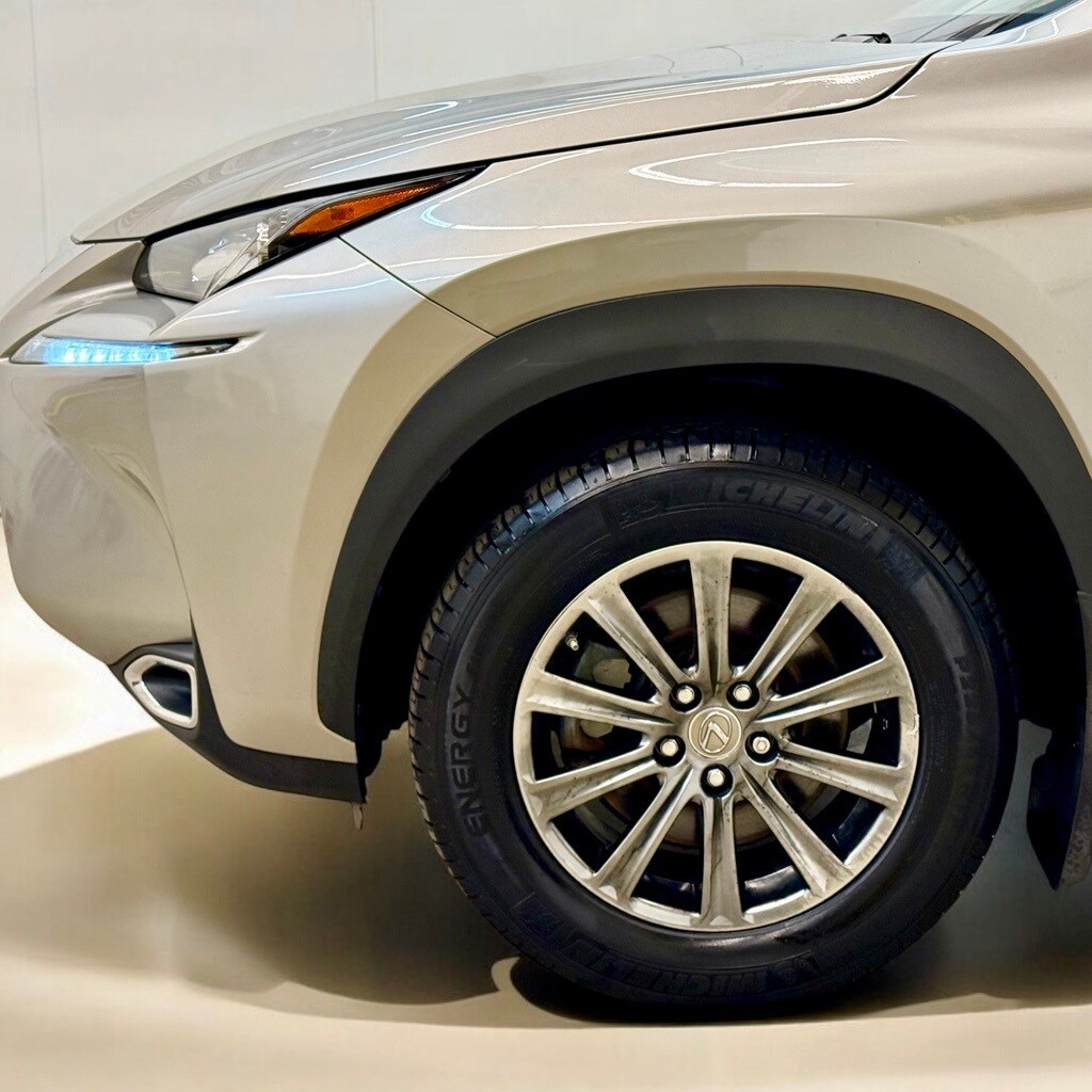 2017 Lexus NX 200t Luxury photo 3